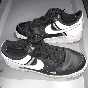 Air Force 1 black and white
